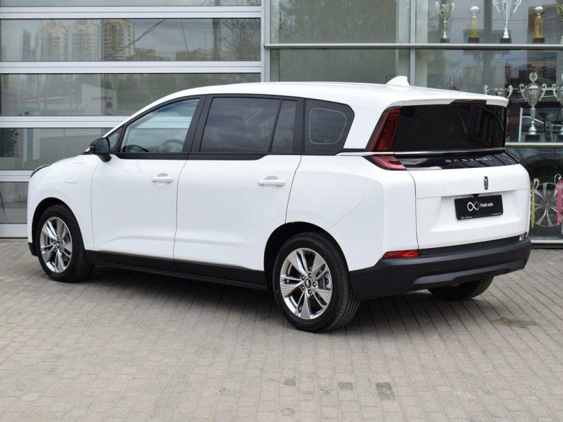 Белый FAW Bestune Nat