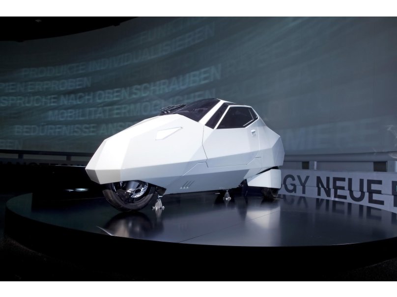 Трехколесный автомобиль БМВ концепт