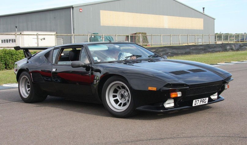 Машина de Tomaso Pantera