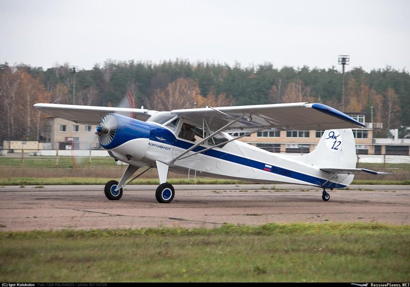 Самолет як-12