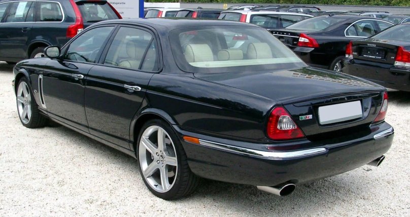 Ягуар XJR