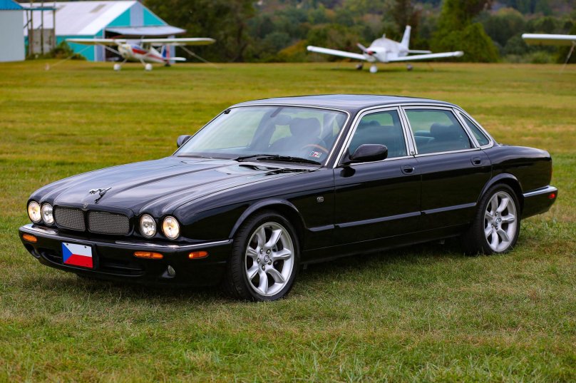 Jaguar XJR 2000