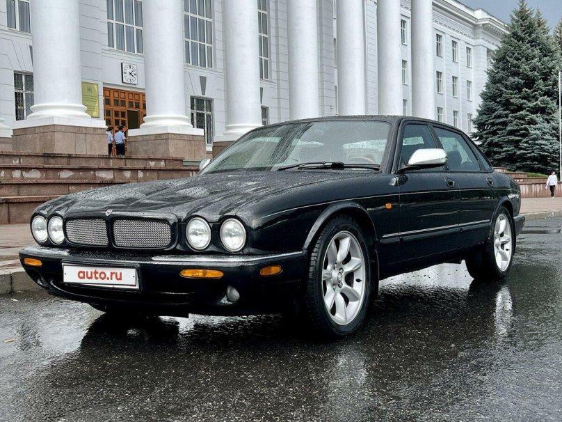 Ягуар XJR 15