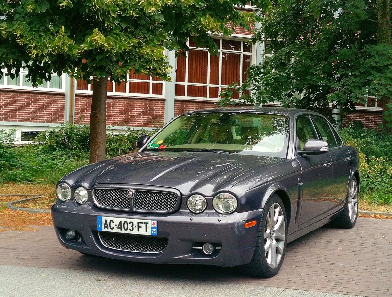 Jaguar XJR x300