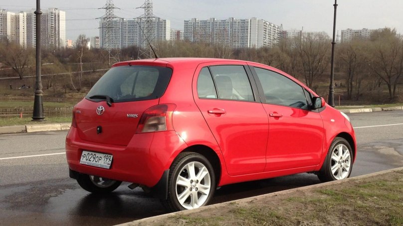 Тойота Ярис 2008