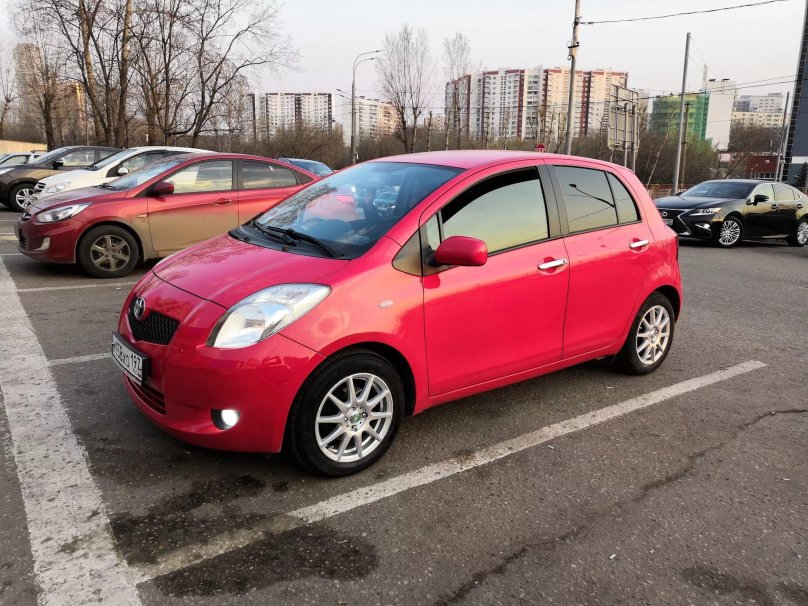 Тойота Ярис 2008 года