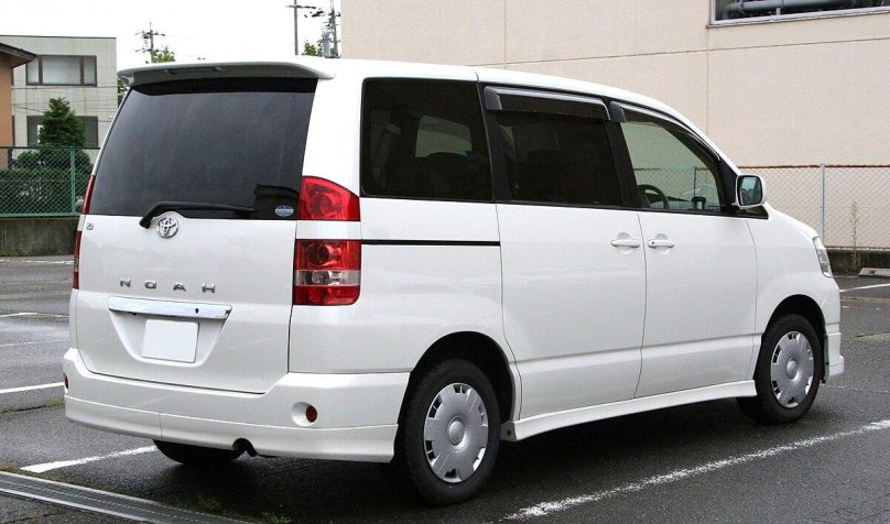 Toyota Noah 2001 2007