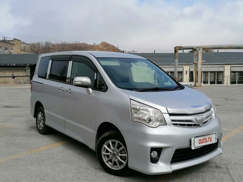 Тойота Ноах 2012г