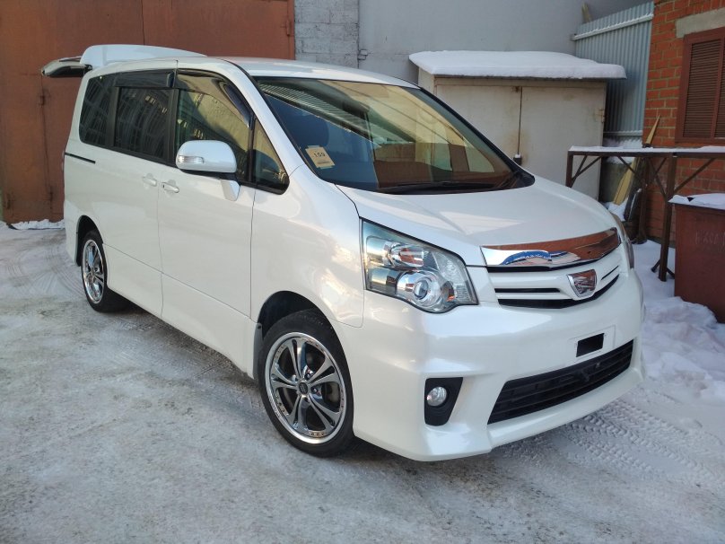 Тойота Ноах 4wd