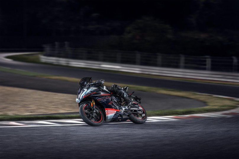 Мотоцикл CFMOTO 300sr (ABS)