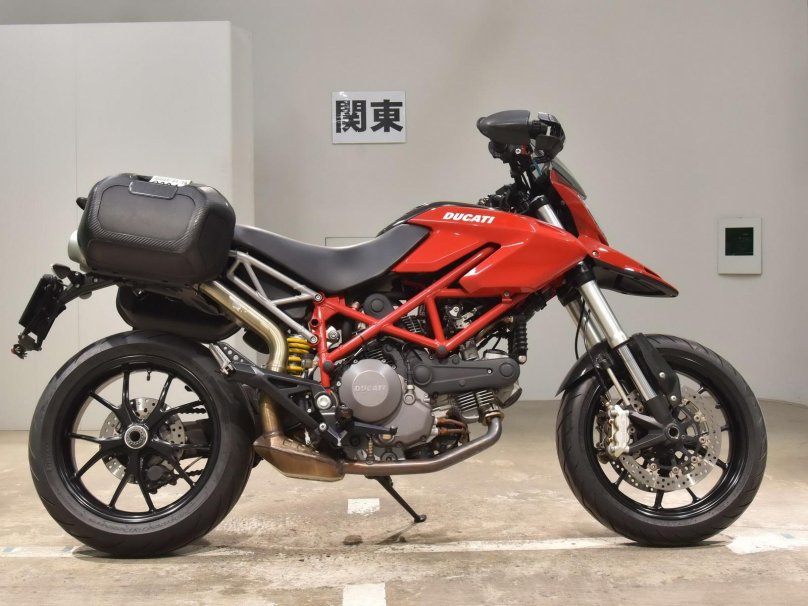 Hypermotard 796