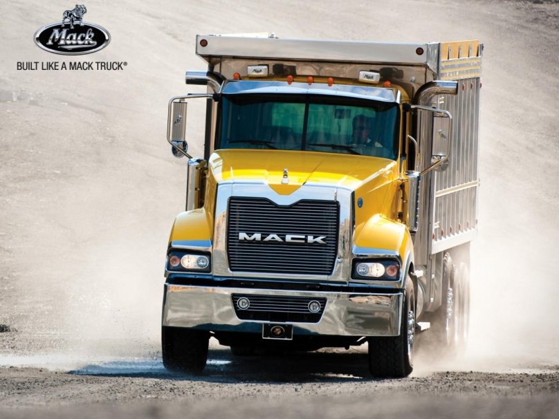 Самосвал Mack Titan