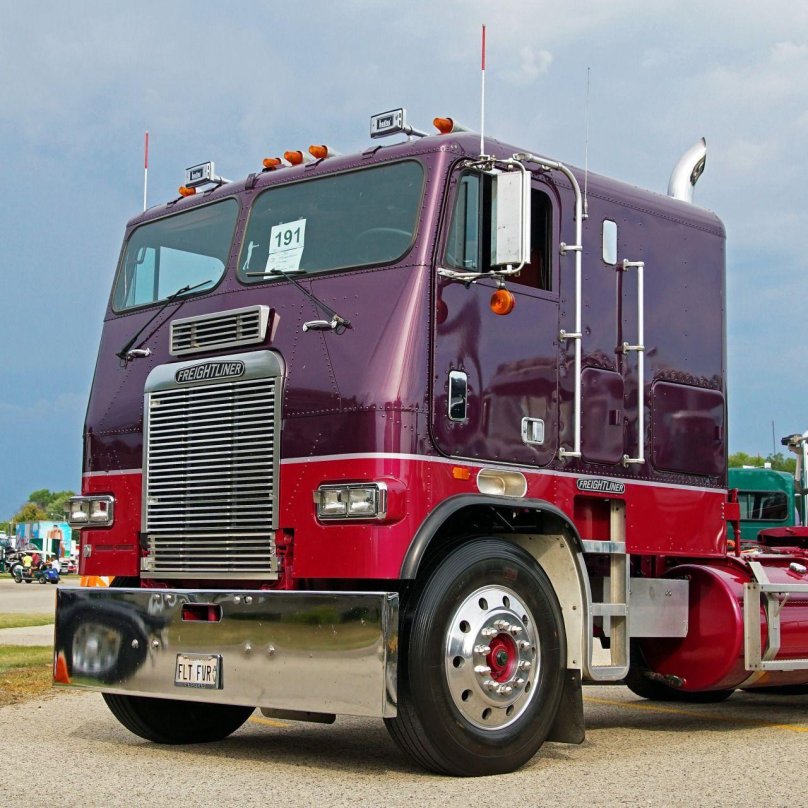 Грузовик трак Фредлайнер