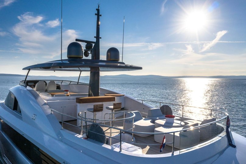 Azimut Magellano 38 tri-Deck