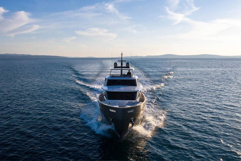 Катер Азимут 38