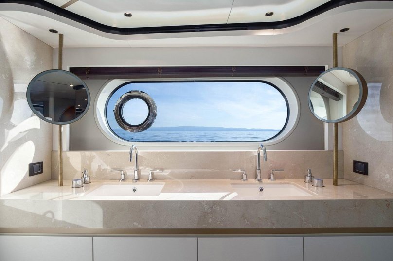 Magellano Suspension Ring Light