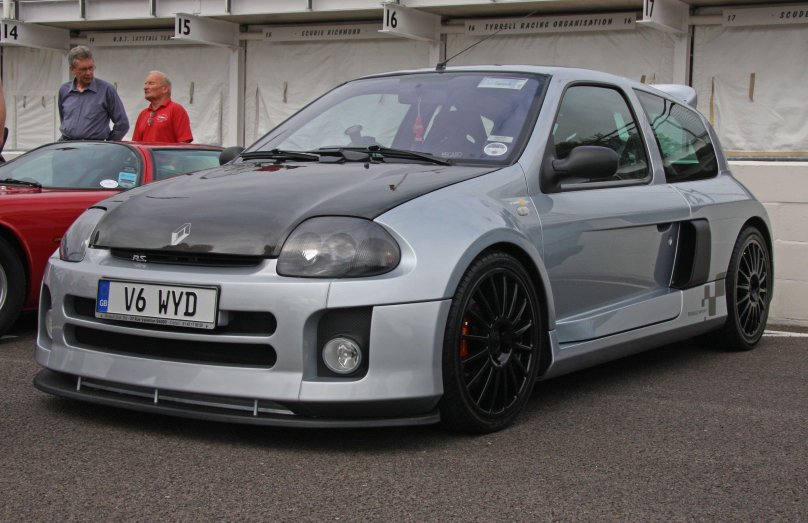 Renault Clio 2 RS v6