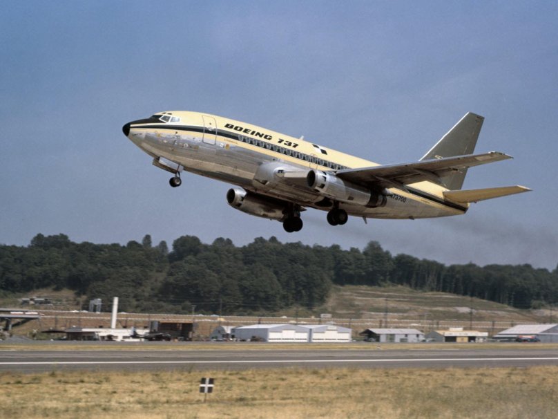 Боинг 737 100