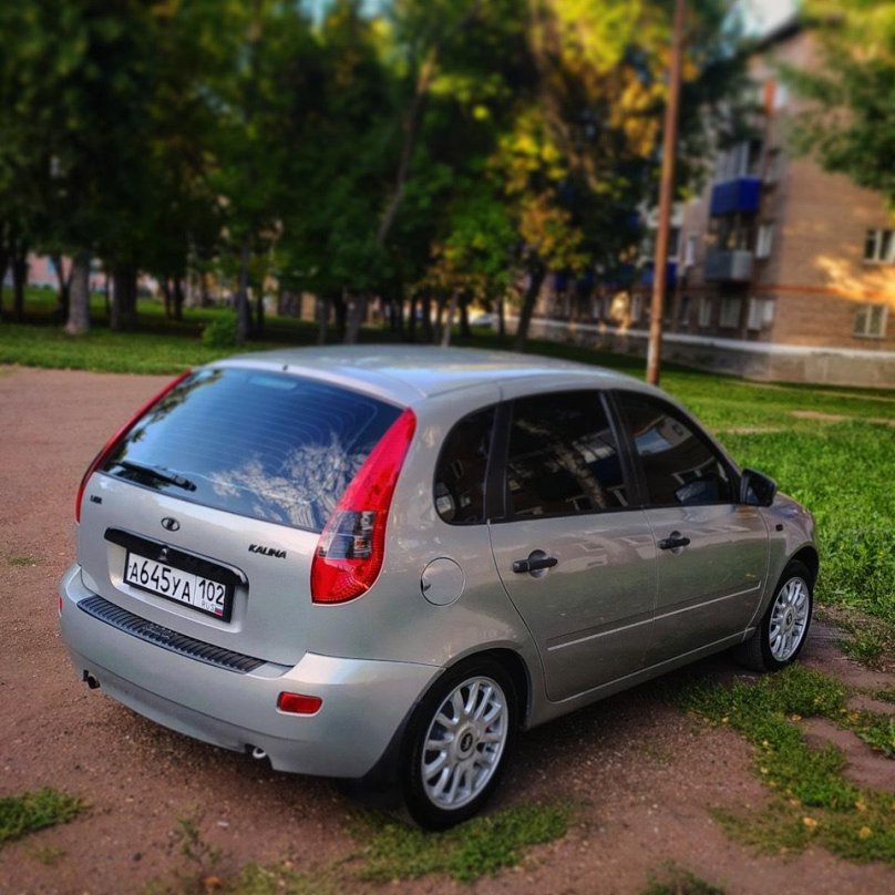 Лада Калина хэтчбек черный цвет