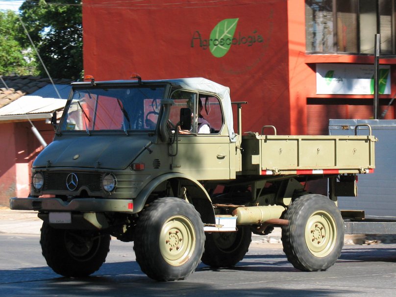 Mercedes-Benz Unimog 406