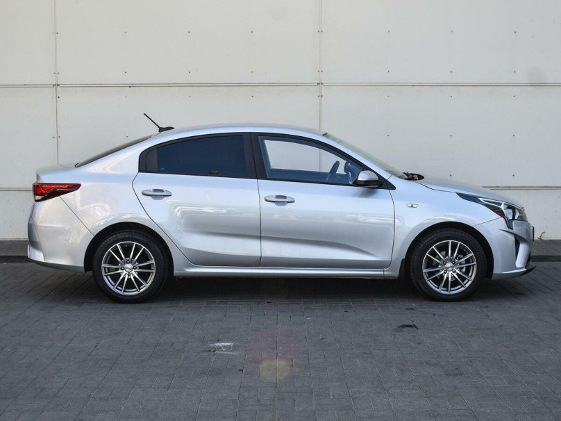 Kia Rio 2016 серебристый