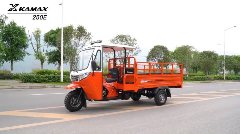 Китайский трицикл с кабиной бензиновый