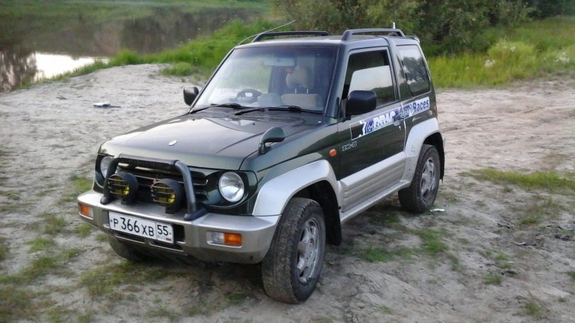 Mitsubishi Pajero Junior внедорожник