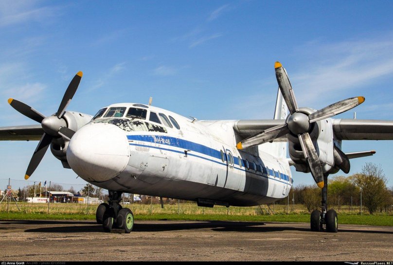 Самолет АН 24