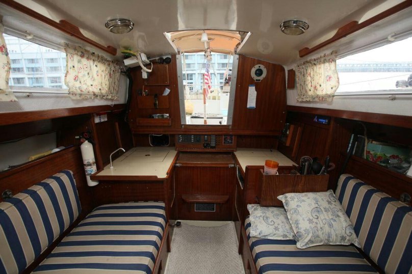 Яхта Альбин Вега 27