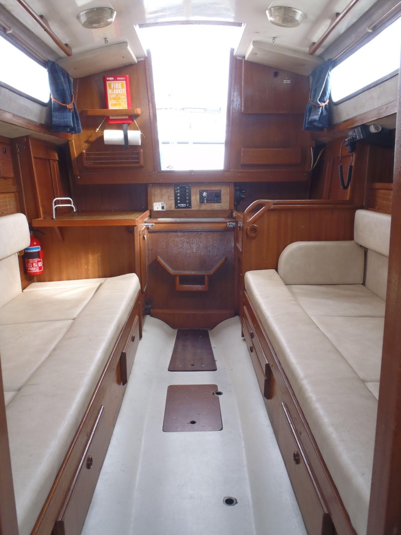 Albin Vega 27 каюта