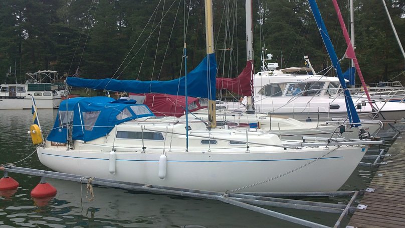 Яхта Albin Vega 27