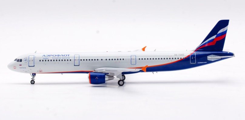 Самолет модель Boeing 737-800