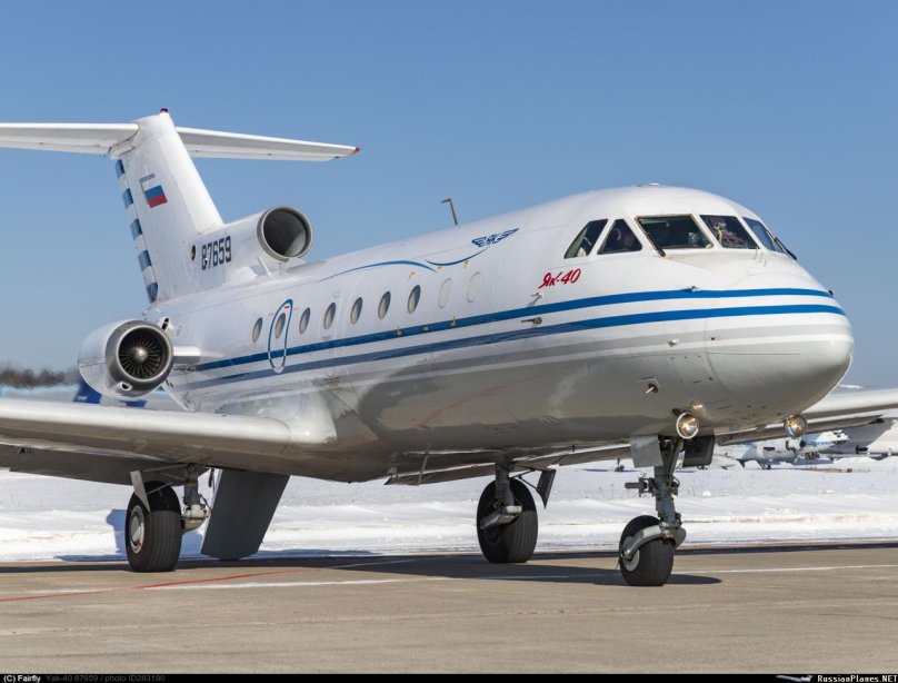 Як-40 пассажирский самолёт