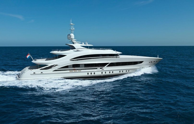 Яхта Бенетти 140