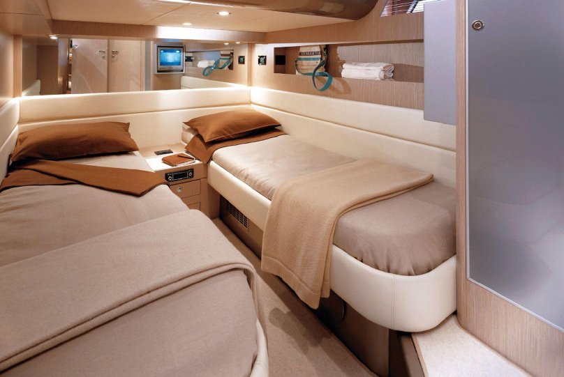 Яхта Рива 52