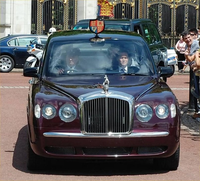 Автомобиль королевы Англии - Bentley State Limousine