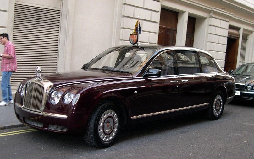 Автомобиль королевы Англии - Bentley State Limousine