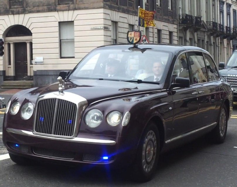 Автомобиль королевы Англии - Bentley State Limousine