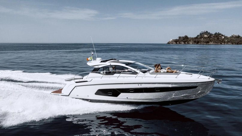 Катер Azimut Atlantis