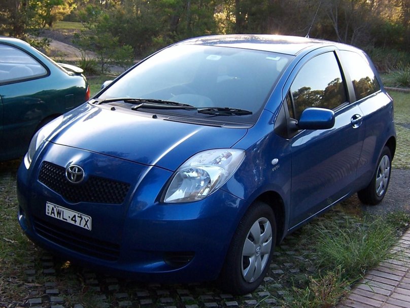 Тойота Ярис 2006