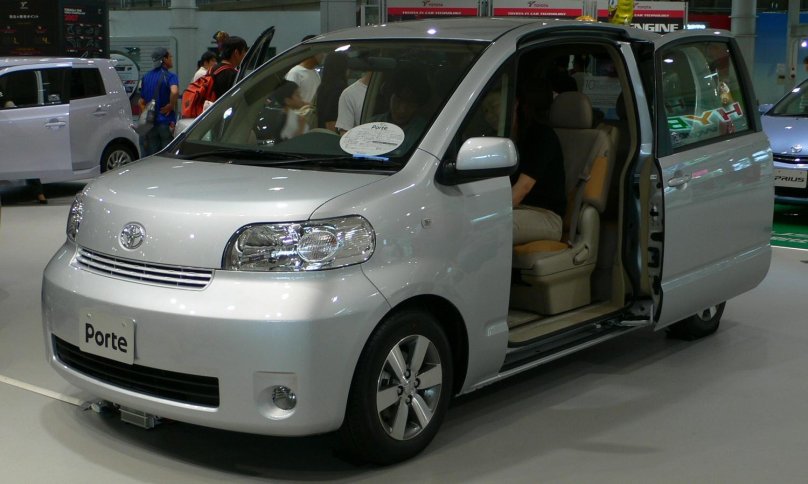 Toyota porte II 2012