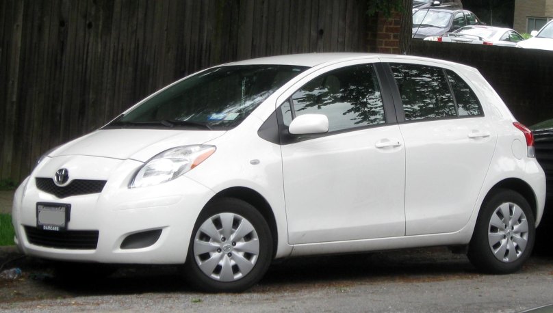 Тойота Ярис 2011