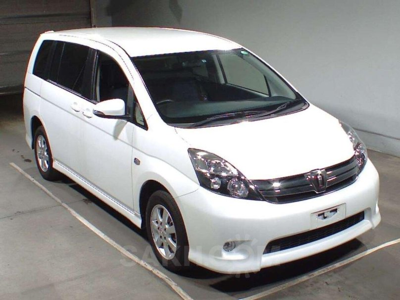 Тойота Исис минивэн