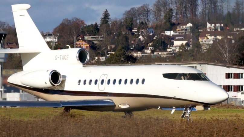 Falcon 900