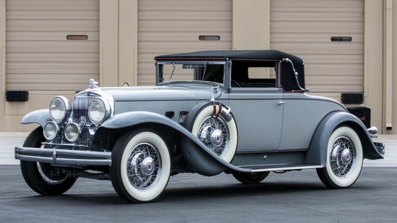 Stutz SV-16 sedan