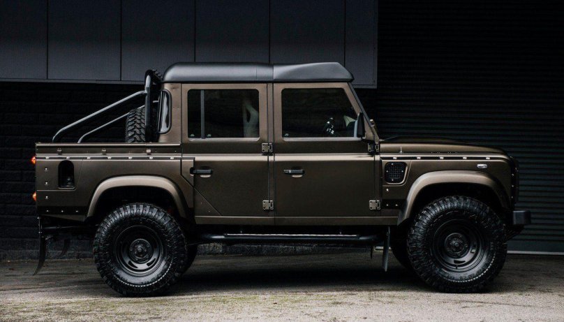 Land Rover Defender 110 Double Cab Pickup