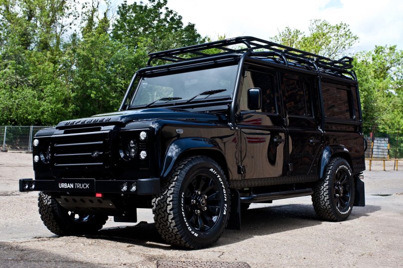 Land Rover Defender 110 черный