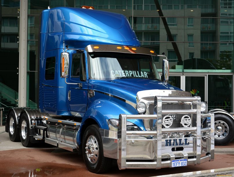 Катерпиллер грузовик тягач