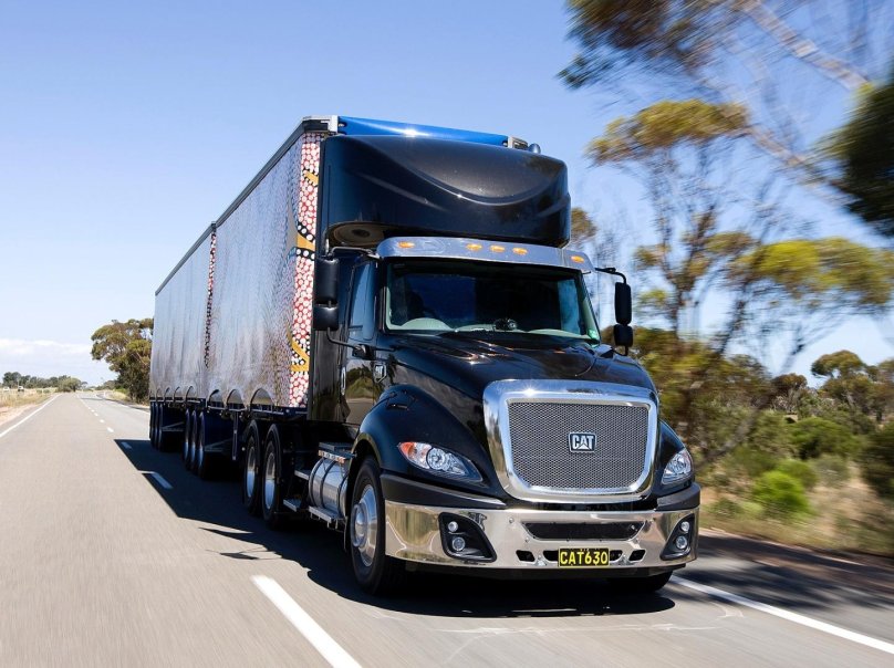 Тягач Caterpillar ct630ls