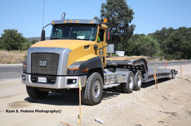 Грузовик Катерпиллер CT 660